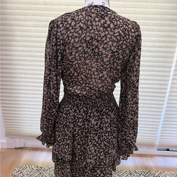 Black and Cream Long Sleeve Dress with Front Tie - Picture 2 of 5